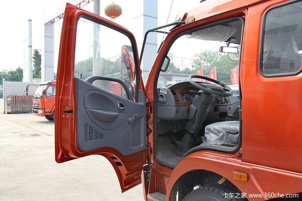 东风 多利卡L 150马力 4X2 5.18米排半栏板载货车(DFA1090L13D4)驾驶室图