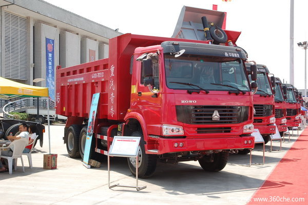 中国重汽 HOWO重卡 266马力 6X4 自卸车(ZZ3257M2949B)外观图（8/8）