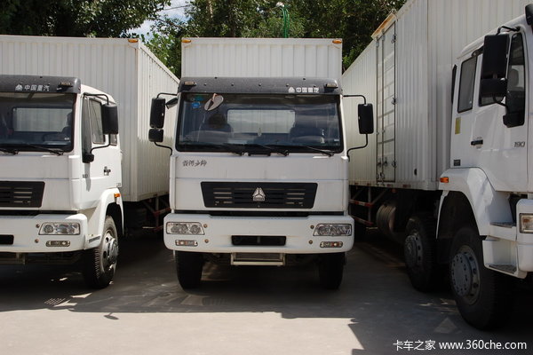 中国重汽 黄河少帅 190马力 4X2 厢式载货车(ZZ5121G5615W)