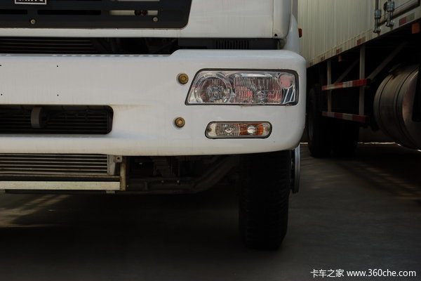 中国重汽 黄河少帅 190马力 4X2 厢式载货车(ZZ5121G5615W)外观图（5/7）