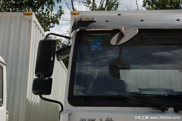 中国重汽 黄河少帅 190马力 4X2 厢式载货车(ZZ5121G5615W)外观图