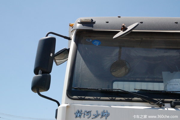 中国重汽 黄河少帅 190马力 6X2 厢式载货车(ZZ5161XXYG52C5W)外观图