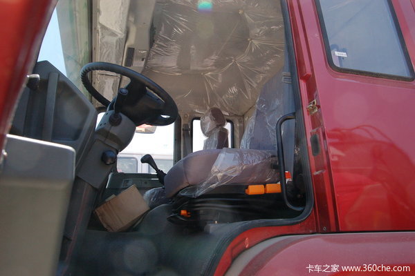 中国重汽 黄河少帅重卡 210马力 6X2 仓栅载货车(ZZ5201CLXH60C5W)驾驶室图（15/18）