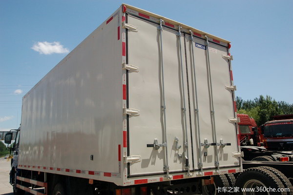 福田 欧曼ETX 3系中卡 150马力 4X2 栏板载货车(BJ1123VJPFG-S)上装图（1/2）