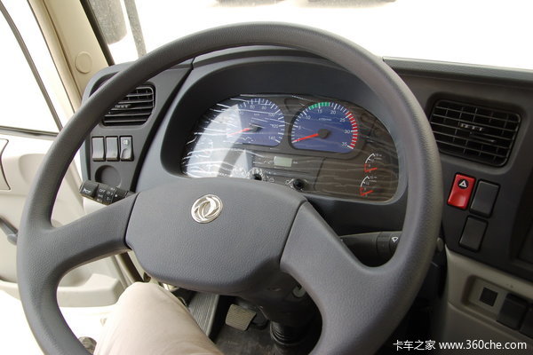 东风 天锦中卡 140马力 4X2 厢式载货车(DFL5160XXYBX9)驾驶室图（3/13）