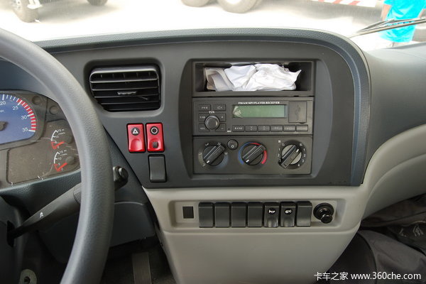 东风 天锦中卡 140马力 4X2 排半栏板载货车(DFL1160BX7A)驾驶室图（4/14）