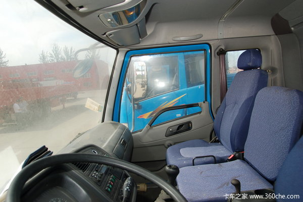 解放 骏威(J5K)中卡 130马力 4X2 厢式载货车(CA5083XXYK28)驾驶室图（8/13）