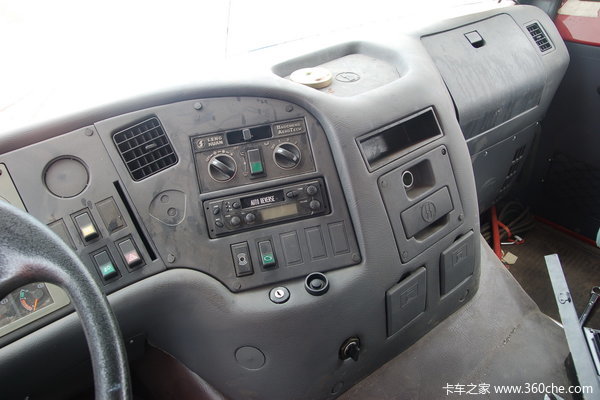 陕汽 奥龙重卡 300马力 6X4 自卸车(SX3255BM354)驾驶室图（2/16）