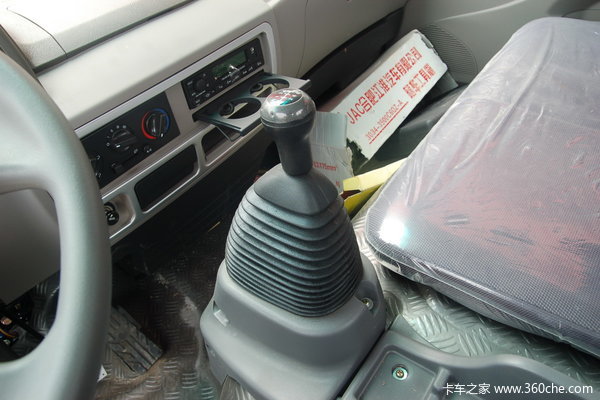 江淮 威铃中卡 130马力 4X2 栏板载货车(HFC1120KR1)驾驶室图（11/13）