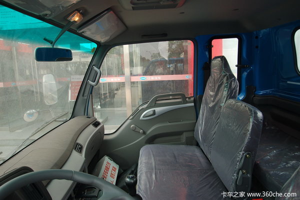江淮 威铃中卡 130马力 4X2 栏板载货车(HFC1120KR1)驾驶室图（5/13）