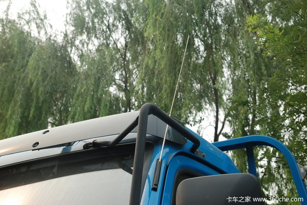 东风 多利卡L 136马力 4X2 6.15米单排栏板载货车外观图（6/17）