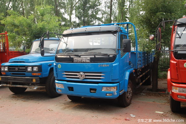 东风 多利卡L 136马力 4X2 6.15米单排栏板载货车