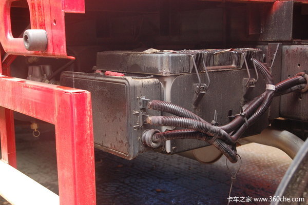青岛解放 赛龙中卡 130马力 4X2 栏板载货车(CA1128PK2L2EA80)底盘图（6/10）