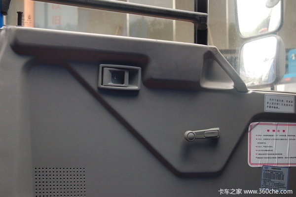青岛解放 赛龙II中卡 130马力 4X2 仓栅载货车(CA5080XXYPK2EA80-1)驾驶室图（3/32）