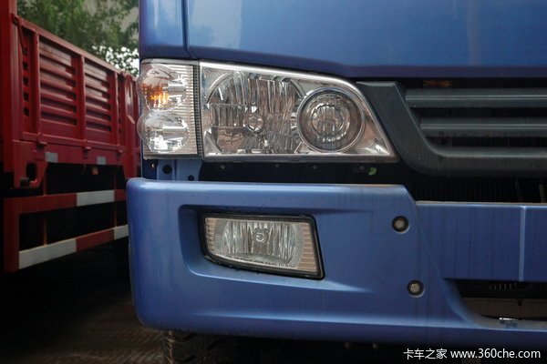 青岛解放 赛龙III中卡 160马力 4X2 排半栏板载货车(CA1127PK2EA80)外观图（4/12）