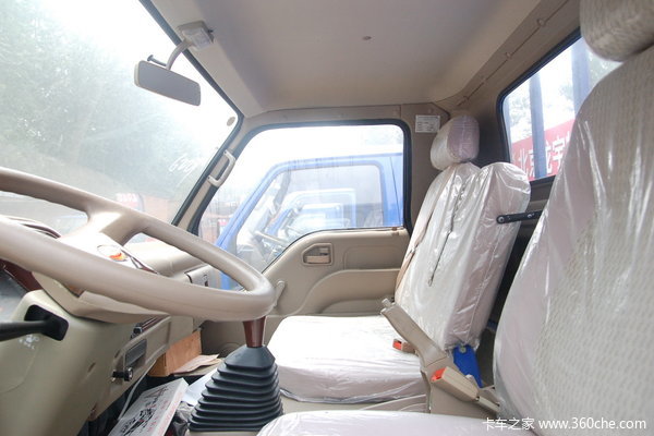 北京 旗铃 120马力 4X2 5.2米单排栏板载货车(BJ1065P1U62)驾驶室图（10/26）