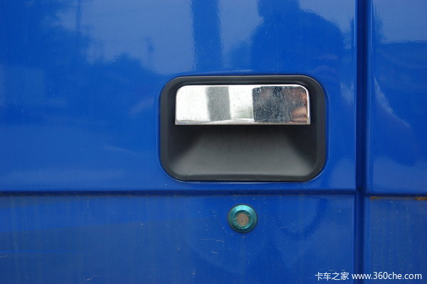 北京 旗铃 120马力 4X2 5.2米单排栏板载货车(BJ1065P1U62)外观图（14/15）