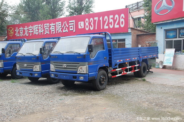 北京 旗铃 120马力 4X2 5.2米单排栏板载货车(BJ1065P1U62)外观图（2/15）