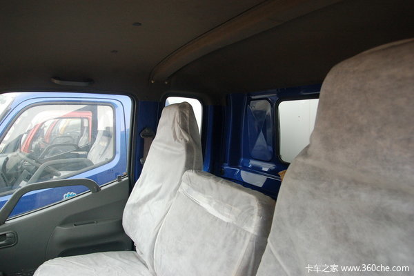 福田 奥铃超越 140马力 4X2 6.8米排半厢式载货车(BJ5121VHCFK-S)驾驶室图（26/27）