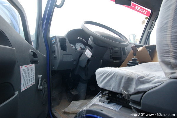 福田 奥铃超越 140马力 4X2 6.8米排半厢式载货车(BJ5121VHCFK-S)驾驶室图（2/27）