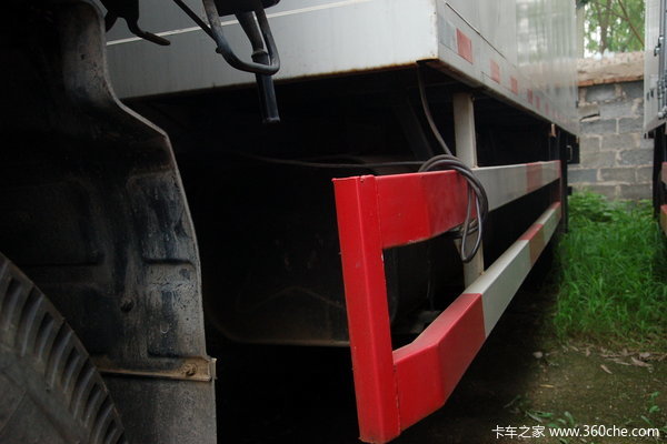 福田 奥铃超越 140马力 4X2 6.8米排半厢式载货车(BJ5121VHCFK-S)底盘图（1/6）