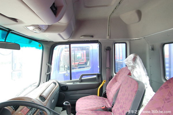 江淮 格尔发A3系列重卡 200马力 6X2 栏板载货车(厢长8.5米)(HFC1201KR1K3)驾驶室图（39/47）