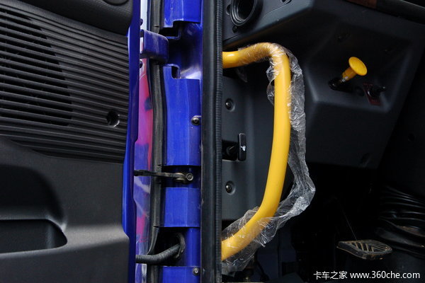 江淮 格尔发A3系列重卡 200马力 6X2 栏板载货车(厢长8.5米)(HFC1201KR1K3)驾驶室图（7/47）