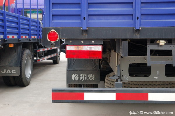 江淮 格尔发A3系列重卡 200马力 6X2 栏板载货车(厢长8.5米)(HFC1201KR1K3)外观图（23/26）