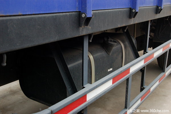 江淮 格尔发A3系列重卡 200马力 6X2 栏板载货车(厢长8.5米)(HFC1201KR1K3)底盘图（7/22）
