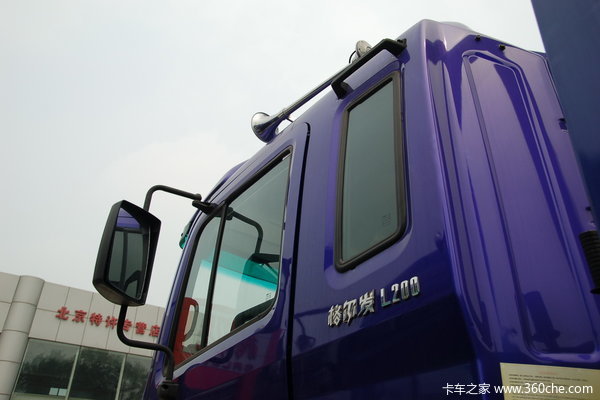 江淮 格尔发A3系列重卡 200马力 6X2 栏板载货车(厢长8.5米)(HFC1201KR1K3)外观图（18/26）