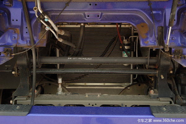 江淮 格尔发A3系列重卡 200马力 6X2 栏板载货车(厢长8.5米)(HFC1201KR1K3)外观图（16/26）