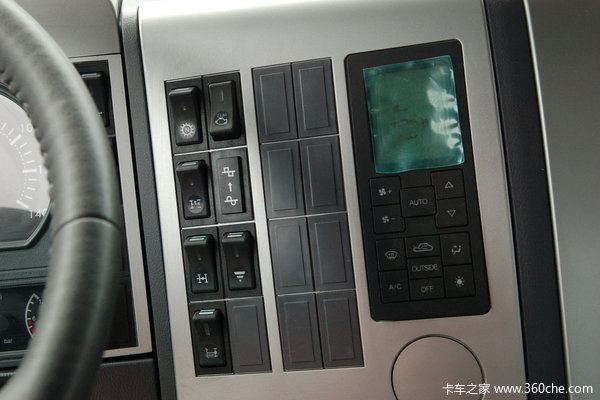 陕汽 德龙F2000重卡 300马力 6X4 自卸底盘车(SX3255DN3841)驾驶室图（24/53）