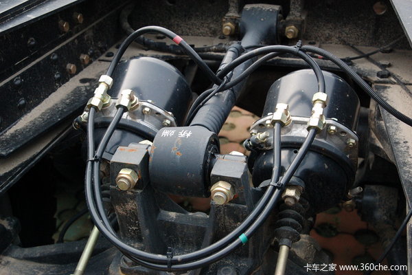 陕汽 德龙F2000重卡 300马力 6X4 自卸底盘车(SX3255DN3841)底盘图（13/29）