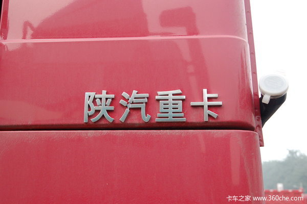 陕汽 德龙F2000重卡 300马力 6X4 自卸底盘车(SX3255DN3841)外观图（15/18）