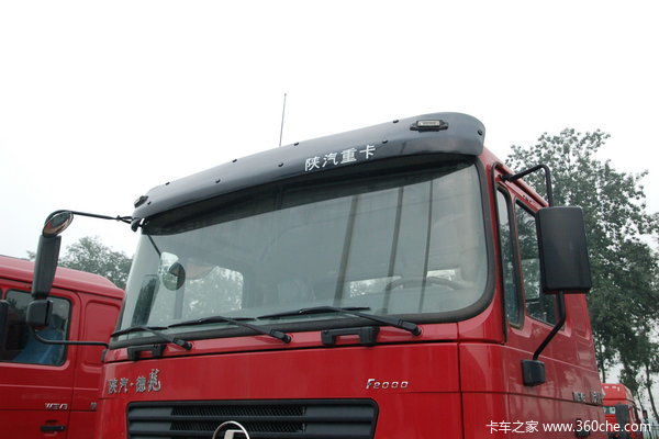 陕汽 德龙F2000重卡 300马力 6X4 自卸底盘车(SX3255DN3841)外观图（3/18）