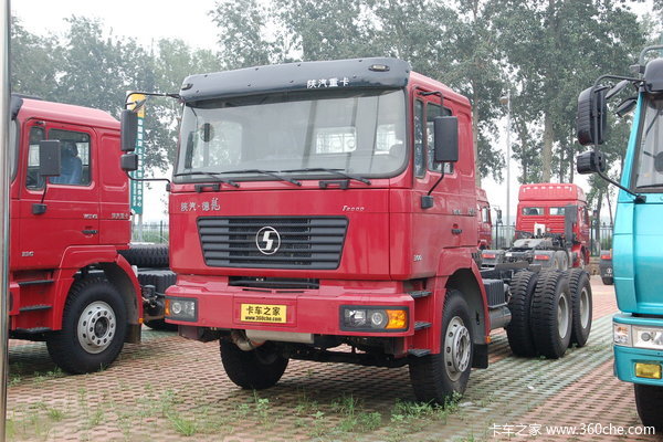 陕汽 德龙F2000重卡 300马力 6X4 自卸底盘车(SX3255DN3841)外观图