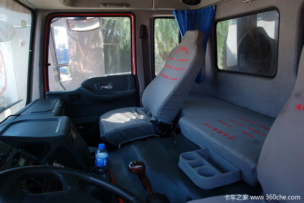 红岩 新大康重卡 290马力 6X4 自卸车(5.4米厢长)(CQ3254TMG384)驾驶室图（52/61）
