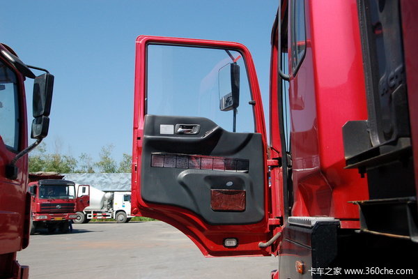 红岩 新大康重卡 290马力 6X4 自卸车(5.4米厢长)(CQ3254TMG384)驾驶室图