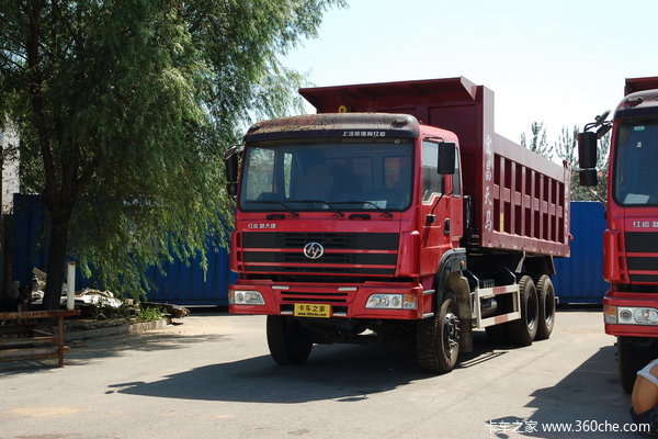 红岩 新大康重卡 290马力 6X4 自卸车(5.4米厢长)(CQ3254TMG384)外观图（2/24）