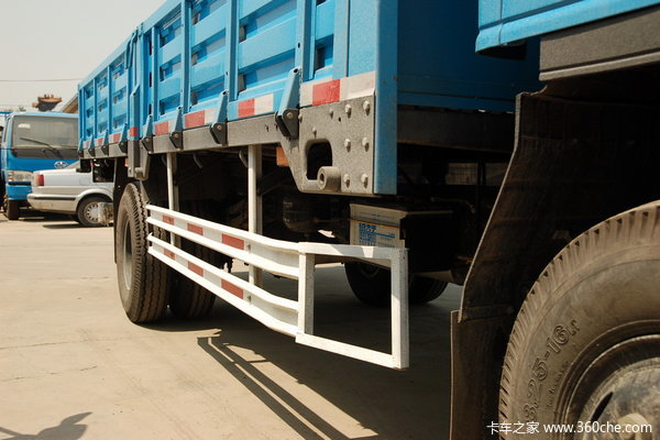一汽通用 小解放 120马力 5.1米单排栏板载货车(CA1051K26L4-3)上装图（4/4）