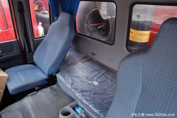 红岩 新大康重卡 290马力 8X4 自卸车(CQ3304TMG366)驾驶室图（33/35）