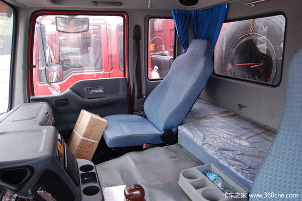 红岩 新大康重卡 290马力 8X4 自卸车(CQ3304TMG366)驾驶室图（32/35）