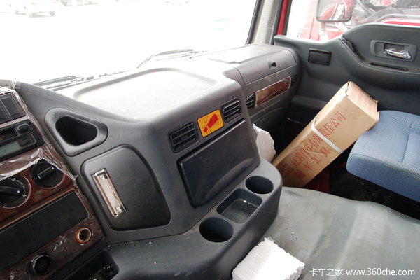 红岩 新大康重卡 290马力 8X4 自卸车(CQ3304TMG366)驾驶室图（22/35）