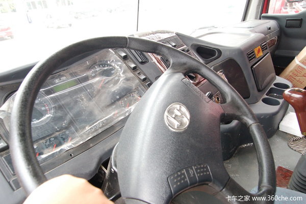 红岩 新大康重卡 290马力 8X4 自卸车(CQ3304TMG366)驾驶室图（10/35）