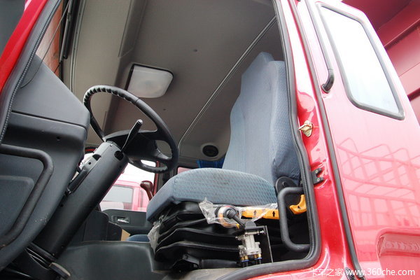红岩 新大康重卡 290马力 8X4 自卸车(CQ3304TMG366)驾驶室图（6/35）