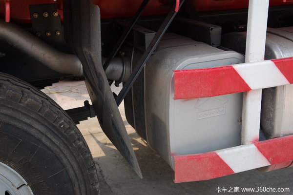 中国重汽 HOWO重卡 290马力 8X4 栏板载货车(ZZ1317M4669V)底盘图（6/24）