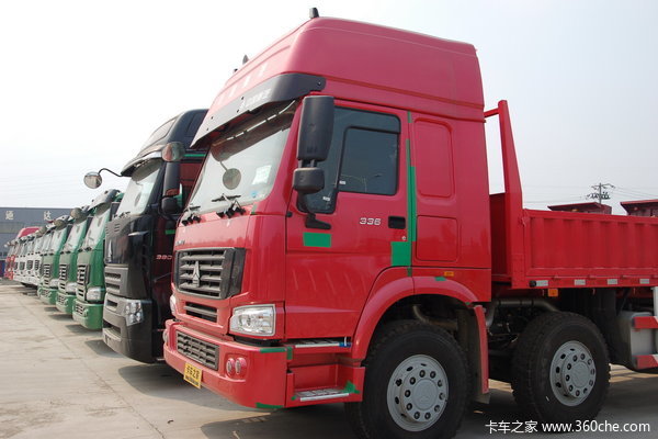 中国重汽 HOWO重卡 290马力 8X4 栏板载货车(ZZ1317M4669V)外观图（17/23）