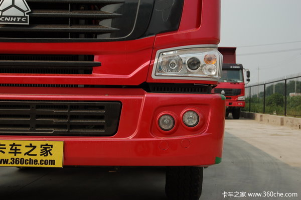 中国重汽 HOWO重卡 290马力 8X4 栏板载货车(ZZ1317M4669V)外观图（6/23）