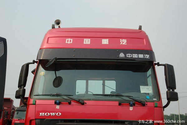 中国重汽 HOWO重卡 290马力 8X4 栏板载货车(ZZ1317M4669V)外观图（4/23）