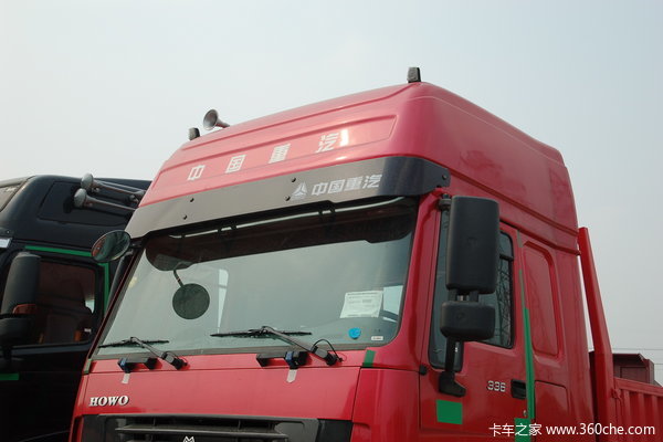 中国重汽 HOWO重卡 290马力 8X4 栏板载货车(ZZ1317M4669V)外观图（3/23）
